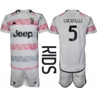 Dětský Fotbalový dres Juventus Manuel Locatelli #5 2023-24 Venkovní Krátký Rukáv (+ trenýrky)